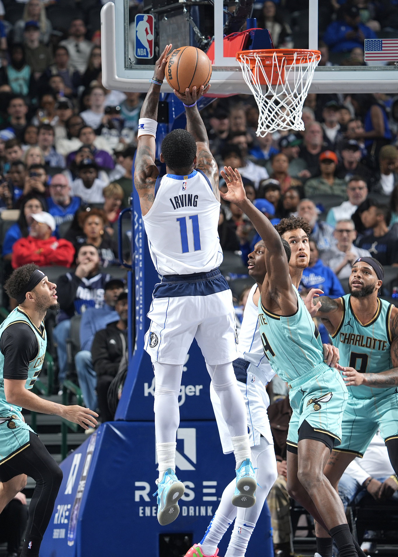 关于达拉斯独行侠训练开放日,集结日伤情更新引欢呼,欧联在即,身体对抗强度拉满的信息 关于达拉斯独行侠训练开放日,集结日伤情更新引欢呼,欧联在即,身体对抗强度拉满的信息